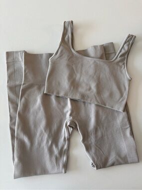 Set Active x Ouai workout set